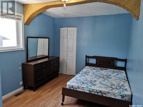 216 6Th Avenue Sw, Eston, SK - Indoor Photo Showing Bedroom