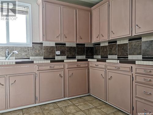 216 6Th Avenue Sw, Eston, SK - Indoor Photo Showing Kitchen