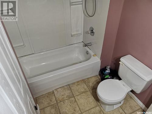 216 6Th Avenue Sw, Eston, SK - Indoor Photo Showing Bathroom