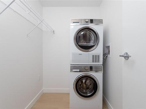 510-1100 Yates St, Victoria, BC - Indoor Photo Showing Laundry Room