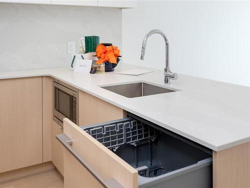 510-1100 Yates St, Victoria, BC - Indoor Photo Showing Kitchen