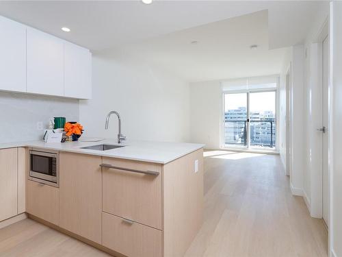 510-1100 Yates St, Victoria, BC - Indoor Photo Showing Kitchen