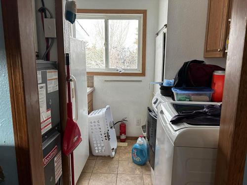 89 Earl Road, Kakabeka Falls, ON - Indoor Photo Showing Laundry Room