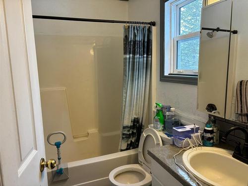 89 Earl Road, Kakabeka Falls, ON - Indoor Photo Showing Bathroom