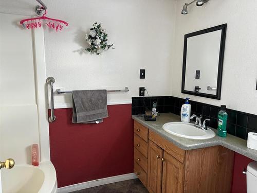 89 Earl Road, Kakabeka Falls, ON - Indoor Photo Showing Bathroom