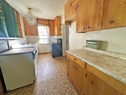 1011 Lincoln Street, Thunder Bay, ON - Indoor Photo Showing Kitchen