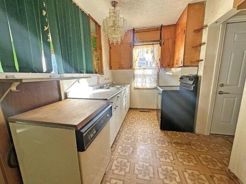 1011 Lincoln Street, Thunder Bay, ON - Indoor Photo Showing Kitchen