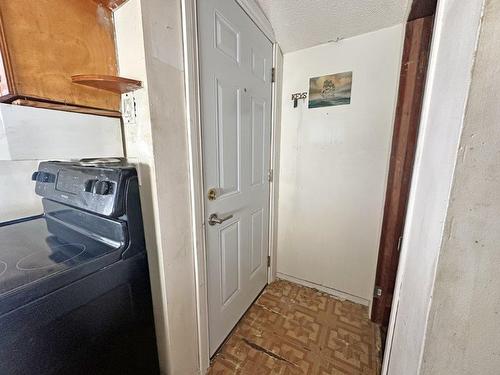 1011 Lincoln Street, Thunder Bay, ON - Indoor Photo Showing Laundry Room