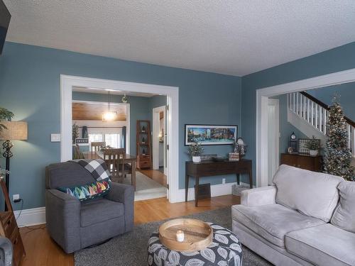 425 Mckellar Street, Thunder Bay, ON - Indoor Photo Showing Living Room