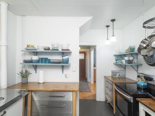 425 Mckellar Street, Thunder Bay, ON - Indoor Photo Showing Kitchen