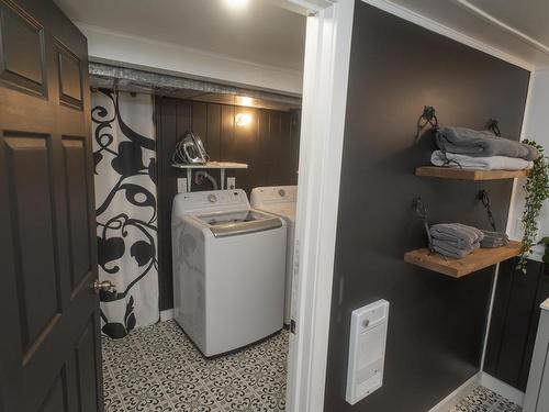 425 Mckellar Street, Thunder Bay, ON - Indoor Photo Showing Laundry Room