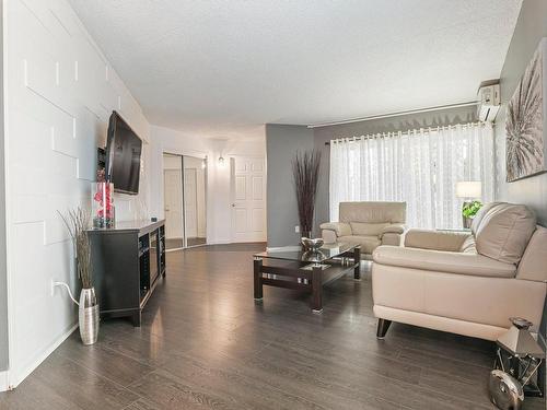 Salon - 480 Place Samuel-De Champlain, Boucherville, QC - Indoor Photo Showing Living Room