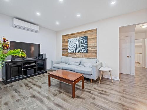 Salon - 353 Av. Lelièvre, Montréal-Est, QC - Indoor Photo Showing Living Room