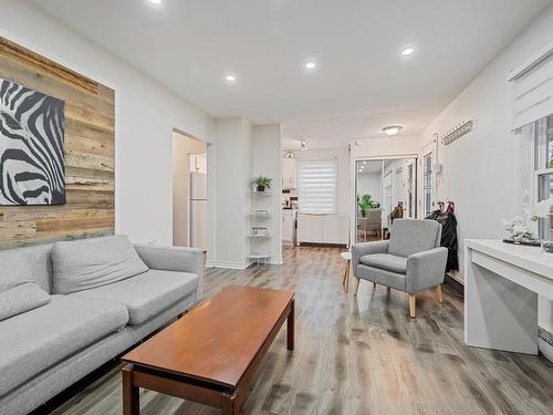 Salon - 353 Av. Lelièvre, Montréal-Est, QC - Indoor Photo Showing Living Room