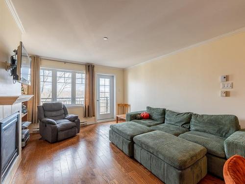 Living room - 408-5211 Rue Du Sureau, Montréal (Pierrefonds-Roxboro), QC - Indoor Photo Showing Living Room