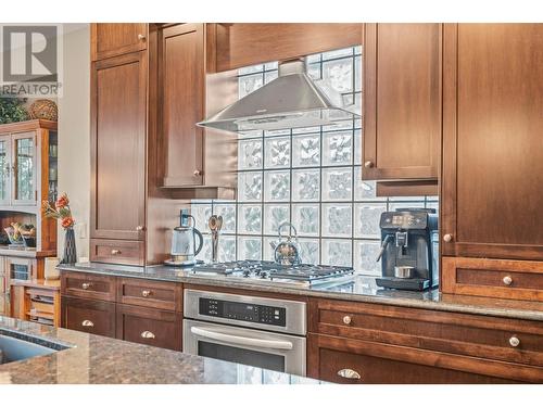 242 Dormie Place, Vernon, BC - Indoor Photo Showing Kitchen