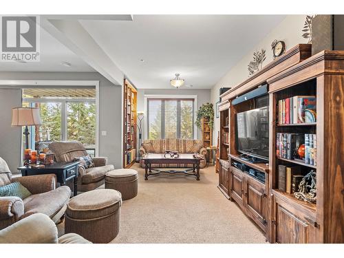 242 Dormie Place, Vernon, BC - Indoor Photo Showing Living Room