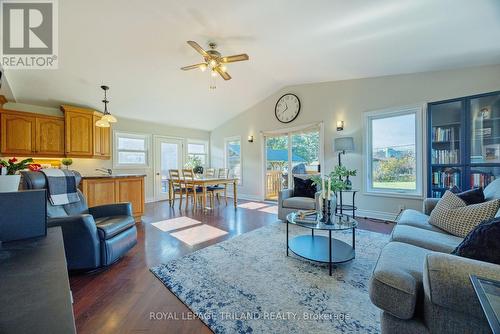 859 Willow Drive, London, ON - Indoor Photo Showing Living Room