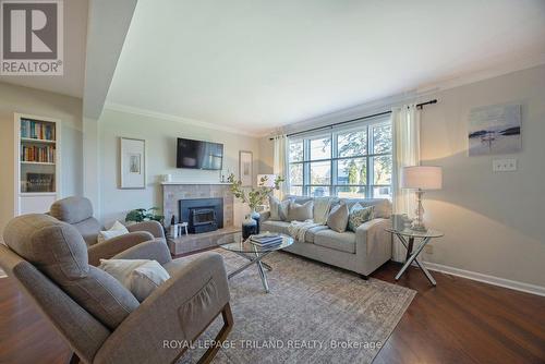 859 Willow Drive, London, ON - Indoor Photo Showing Living Room With Fireplace