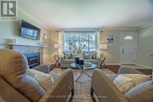 859 Willow Drive, London, ON - Indoor Photo Showing Living Room With Fireplace