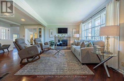 859 Willow Drive, London, ON - Indoor Photo Showing Living Room With Fireplace