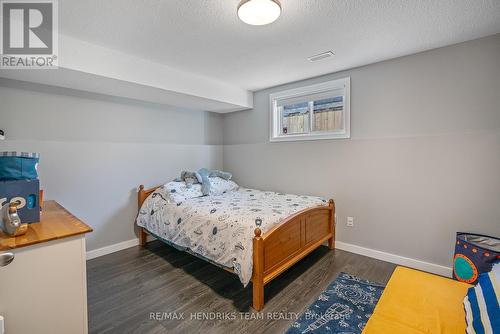 4034 Barry Drive, Lincoln (982 - Beamsville), ON - Indoor Photo Showing Bedroom