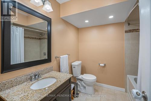 4034 Barry Drive, Lincoln (982 - Beamsville), ON - Indoor Photo Showing Bathroom