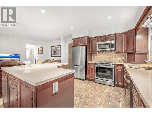 595 Yates Road Unit# 34 Lot# 76, Kelowna, BC - Indoor Photo Showing Kitchen