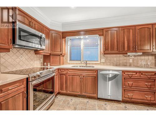 Get cooking! - 595 Yates Road Unit# 34 Lot# 76, Kelowna, BC - Indoor Photo Showing Kitchen With Double Sink