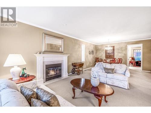 595 Yates Road Unit# 34 Lot# 76, Kelowna, BC - Indoor Photo Showing Living Room With Fireplace