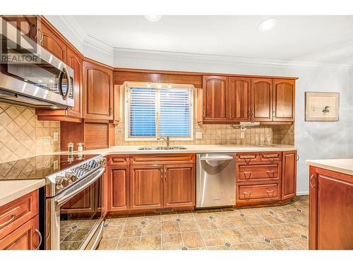 remodelled kitchen - 595 Yates Road Unit# 34 Lot# 76, Kelowna, BC - Indoor Photo Showing Kitchen With Upgraded Kitchen