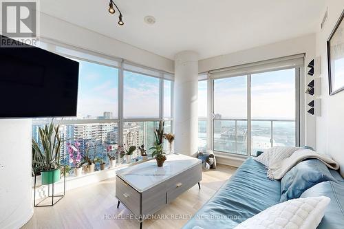 2805 - 150 East Liberty Street, Toronto, ON - Indoor Photo Showing Living Room