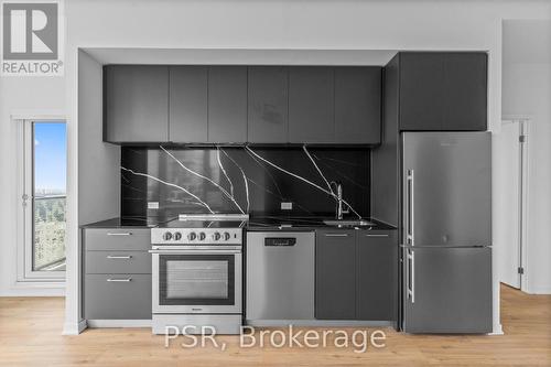 3712 - 101 Roehampton Avenue, Toronto, ON - Indoor Photo Showing Kitchen