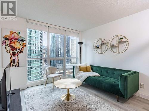 1504 - 16 Yonge Street, Toronto, ON - Indoor Photo Showing Living Room