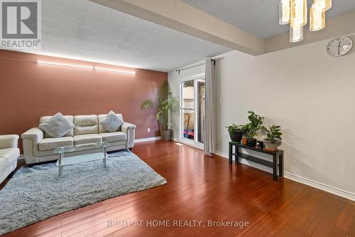 107 - 2650 Pimlico Crescent, Ottawa, ON - Indoor Photo Showing Living Room