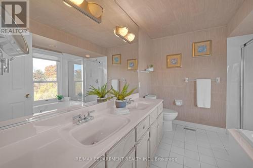 106 Fairwood Place W, Burlington, ON - Indoor Photo Showing Bathroom