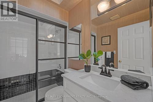 106 Fairwood Place W, Burlington, ON - Indoor Photo Showing Bathroom