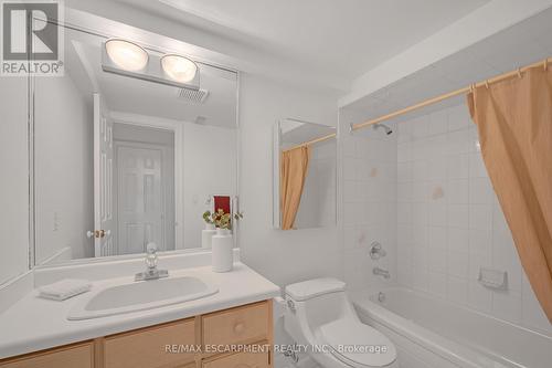 106 Fairwood Place W, Burlington, ON - Indoor Photo Showing Bathroom