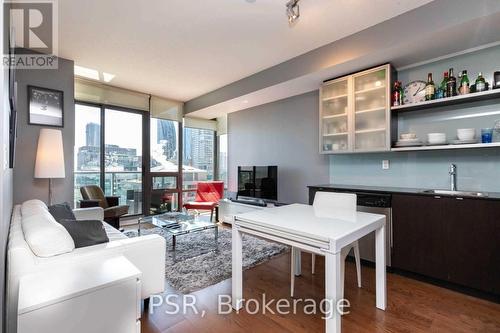 2201 - 33 Lombard Street, Toronto, ON - Indoor Photo Showing Living Room