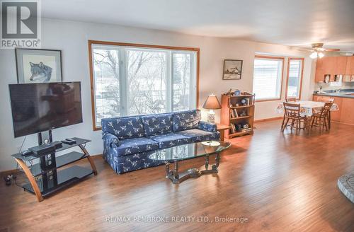 218 Greenway Drive, Whitewater Region, ON - Indoor Photo Showing Living Room