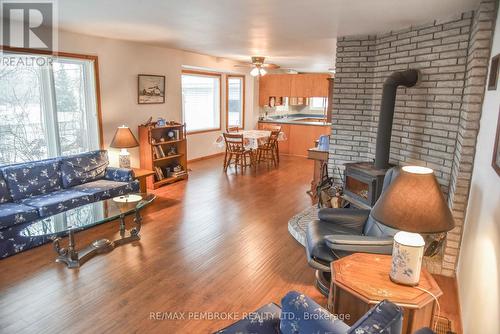 218 Greenway Drive, Whitewater Region, ON - Indoor Photo Showing Living Room