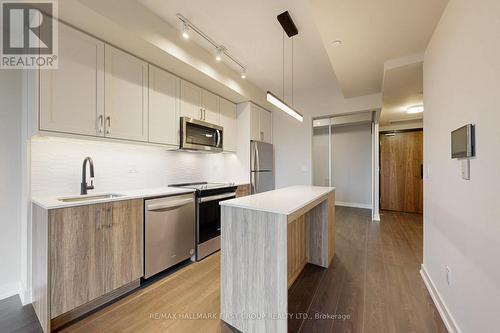 327 - 201 Brock Street S, Whitby, ON - Indoor Photo Showing Kitchen With Stainless Steel Kitchen With Upgraded Kitchen