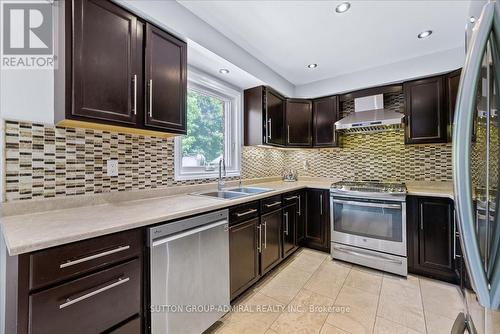 2840 Tradewind Drive, Mississauga, ON - Indoor Photo Showing Kitchen With Double Sink With Upgraded Kitchen