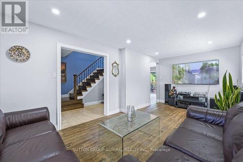 2840 Tradewind Drive, Mississauga, ON - Indoor Photo Showing Living Room