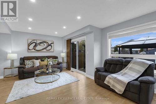 160 Marycroft Court, Brampton, ON - Indoor Photo Showing Living Room