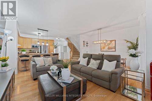 435 Celtic Ridge Crescent, Ottawa, ON - Indoor Photo Showing Living Room