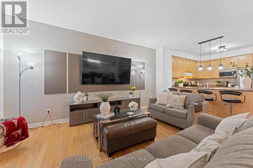 435 Celtic Ridge Crescent, Ottawa, ON - Indoor Photo Showing Living Room