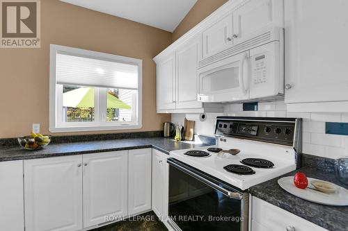 194 Holland Avenue, Ottawa, ON - Indoor Photo Showing Kitchen