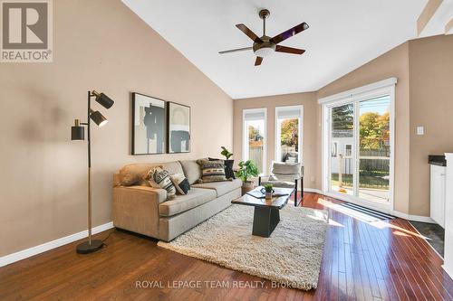 194 Holland Avenue, Ottawa, ON - Indoor Photo Showing Living Room