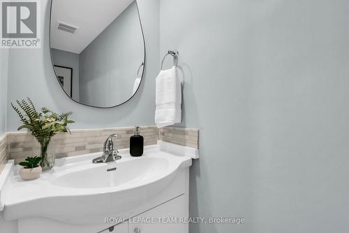 194 Holland Avenue, Ottawa, ON - Indoor Photo Showing Bathroom